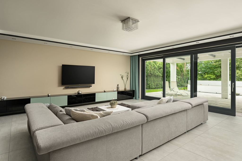 Modern wellness family residence, close to the Danube