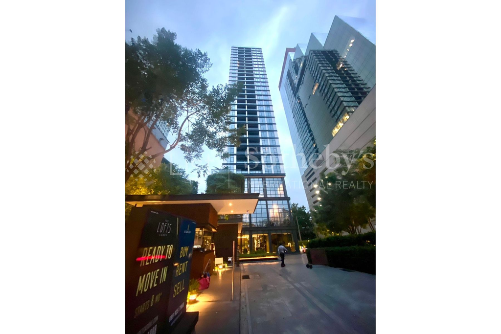 The Lofts Asoke: стильный лофт с 1 спальней в престижном районе Ваттана, всего 200 м от MRT Phetchaburi.