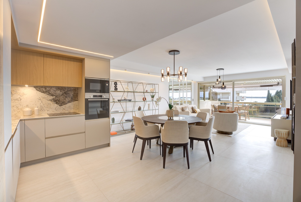 Renovated 3-bedroom apartment with sea view and terrace – Palm Beach, Cannes