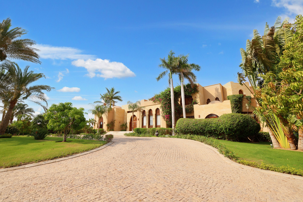 Королевский арабский особняк в Обур-Сити: роскошь и безопасность в 20 минутах от аэропорта Каира.