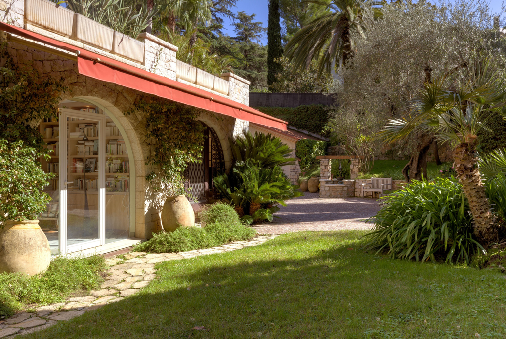 Magnificent property near the authentic and charming village of Le Cannet