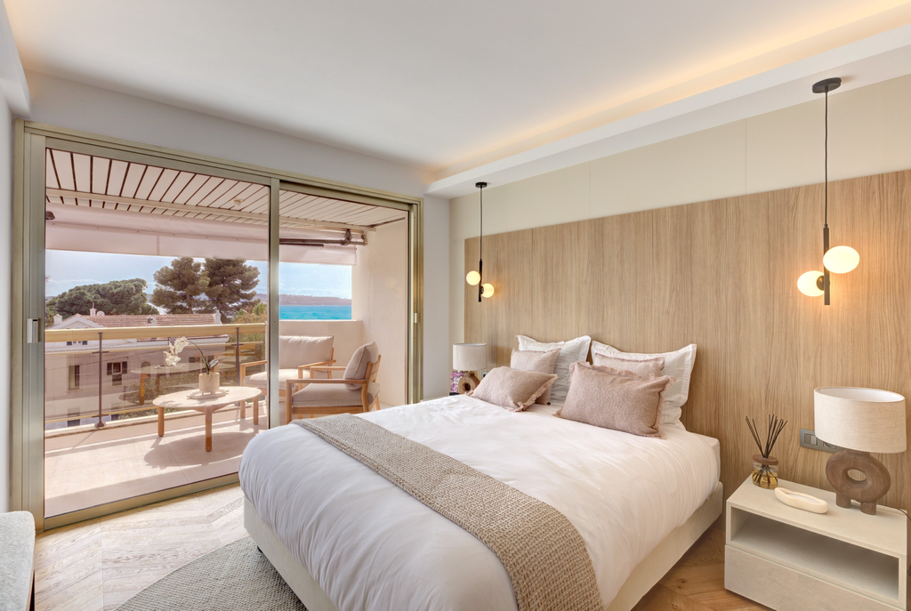 Renovated 3-bedroom apartment with sea view and terrace – Palm Beach, Cannes