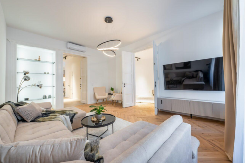 Elegant 2-Bedroom Residence Near Egyetem Tér 42587