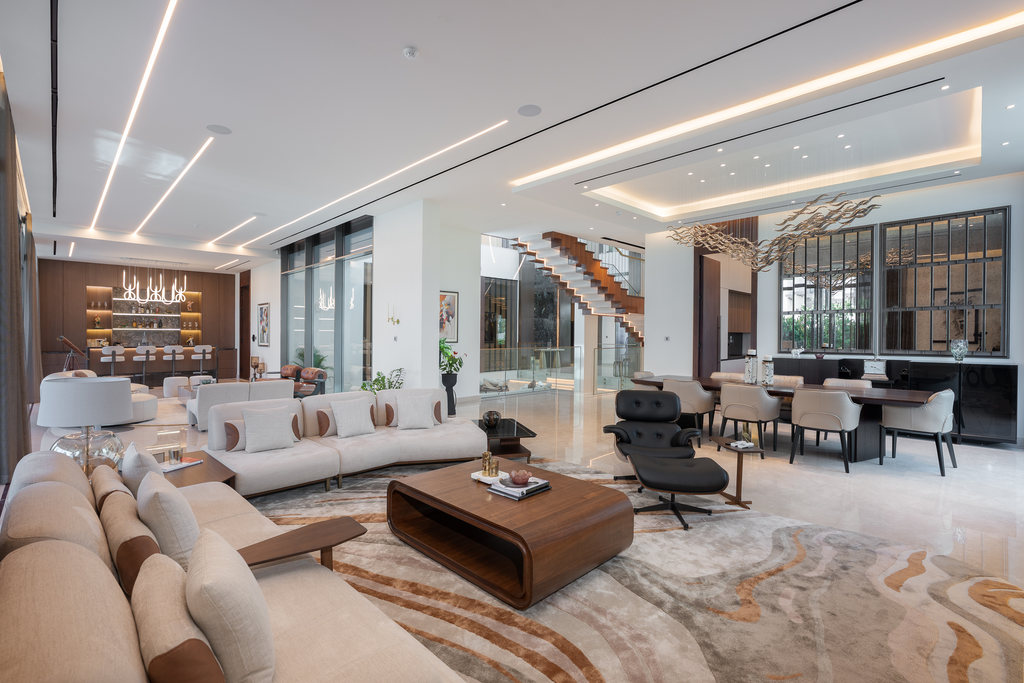 Элитная вилла с отделкой под ключ в Dubai Hills Estate: роскошные интерьеры и частный кинотеатр