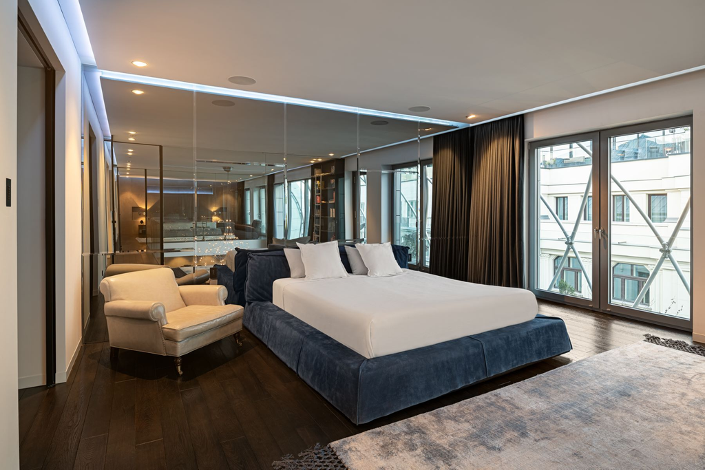 Exclusive penthouse with a terrace in the heart of Budapest
