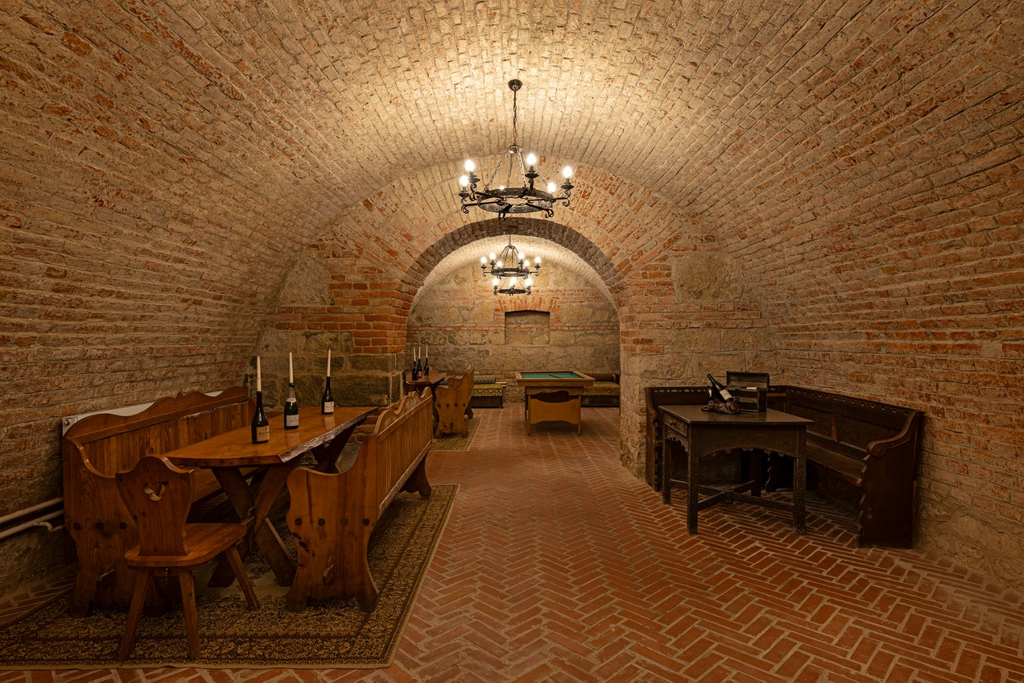 Historic Castle in Fabulous Surroundings