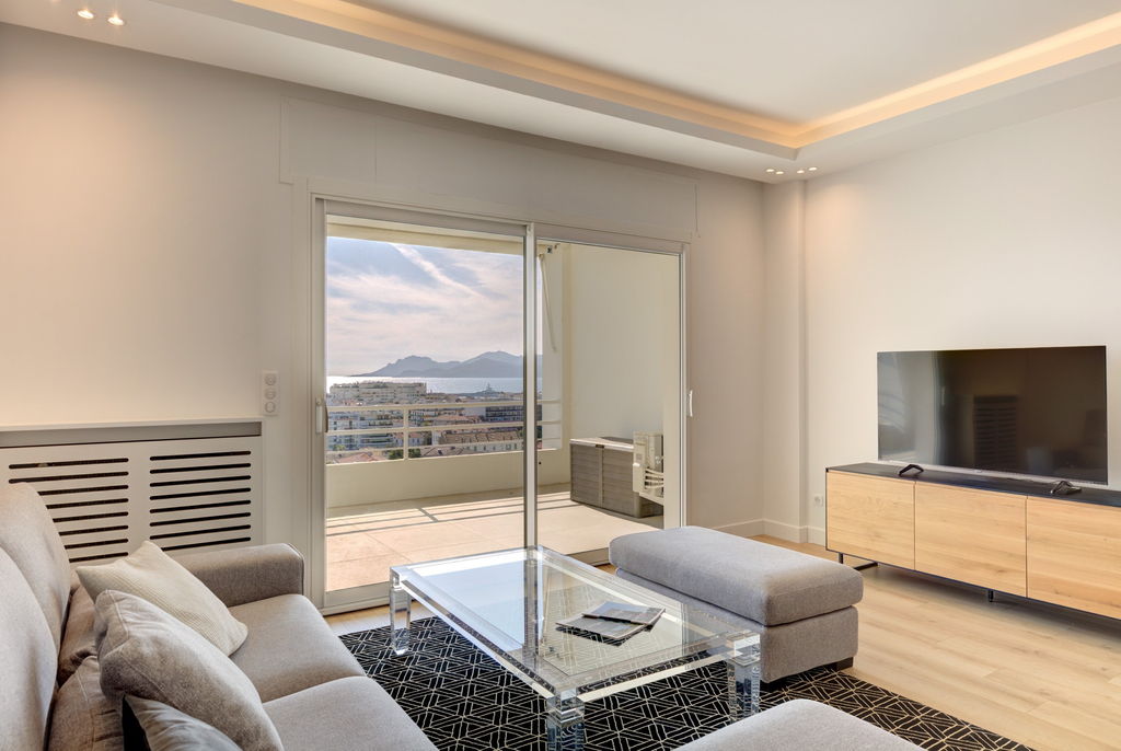 78 sqm apartment with panoramic sea view and terrace in Cannes Montfleury