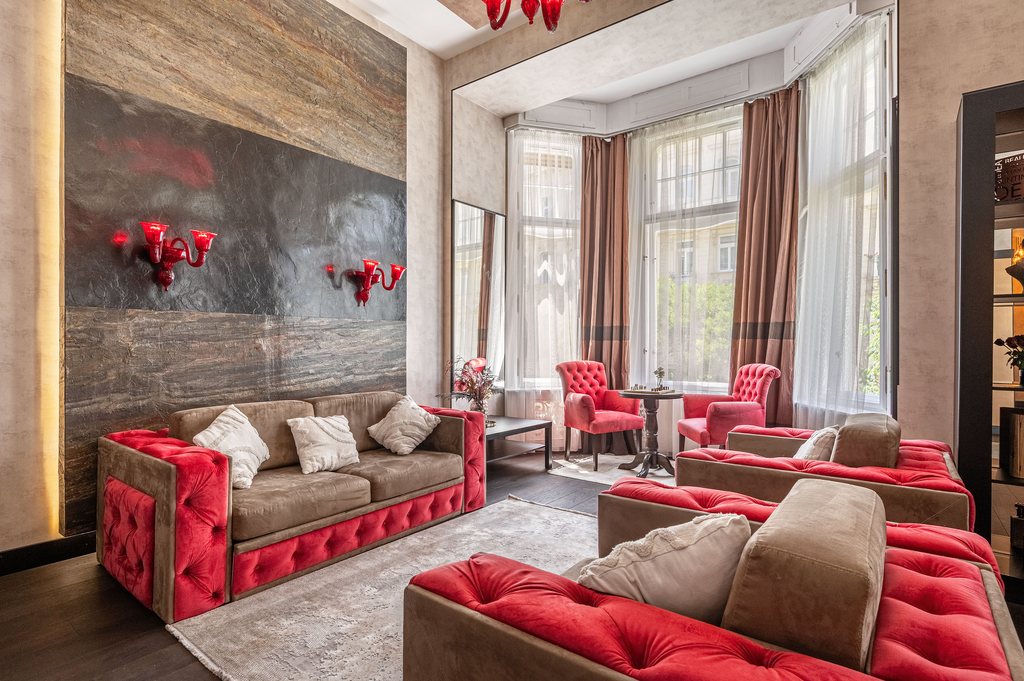 Stunning Luxury Apartment with Parliament Views