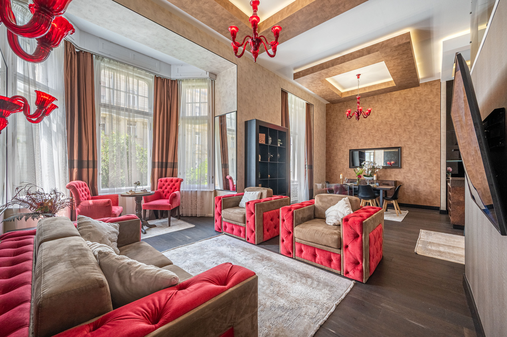 Stunning Luxury Apartment with Parliament Views