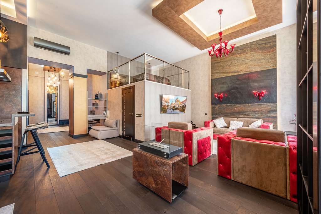 Stunning Luxury Apartment with Parliament Views