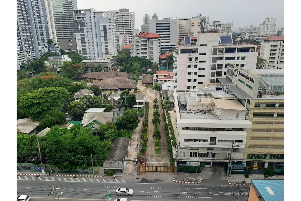 The Lofts Asoke: стильный лофт с 1 спальней в престижном районе Ваттана, всего 200 м от MRT Phetchaburi.