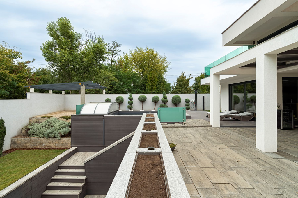 Modern wellness family residence, close to the Danube