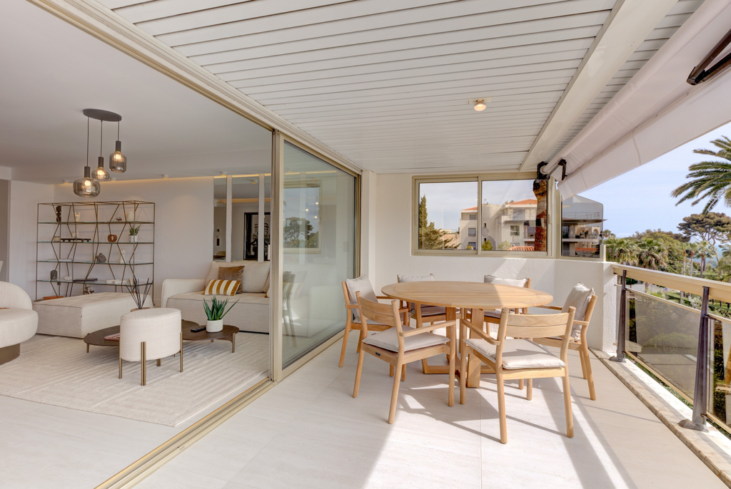 Renovated 3-bedroom apartment with sea view and terrace – Palm Beach, Cannes