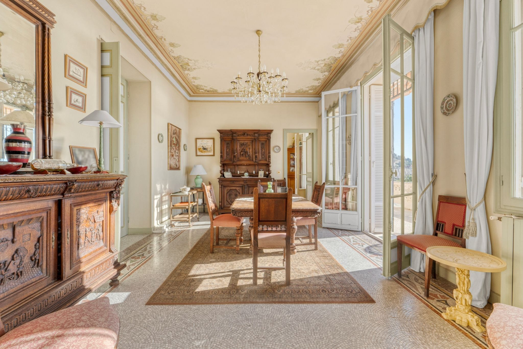 Элегантная вилла Belle Époque с видом на Монако и море в Рокебрюн-Кап-Мартен