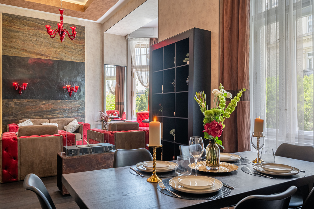Stunning Luxury Apartment with Parliament Views