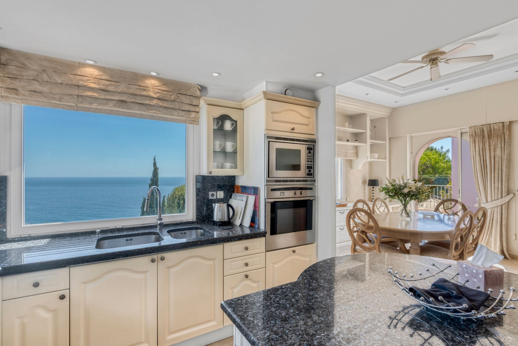 For sale – Elegant villa with panoramic sea and Estérel hills views, Le Trayas