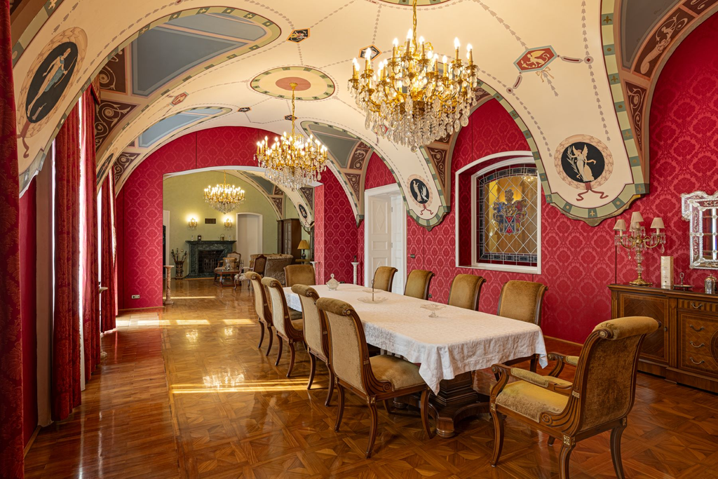 Historic Castle in Fabulous Surroundings