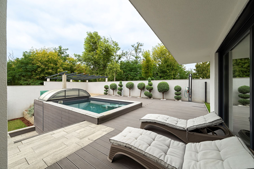 Modern wellness family residence, close to the Danube