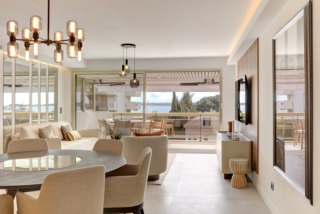 Renovated 3-bedroom apartment with sea view and terrace – Palm Beach, Cannes