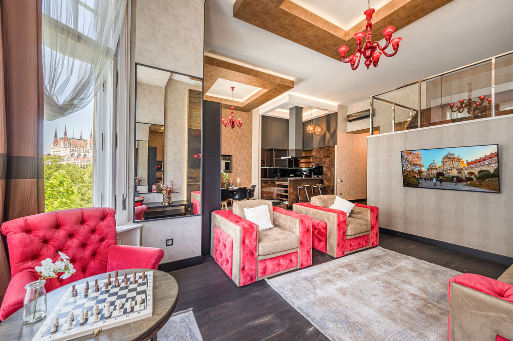 Stunning Luxury Apartment with Parliament Views