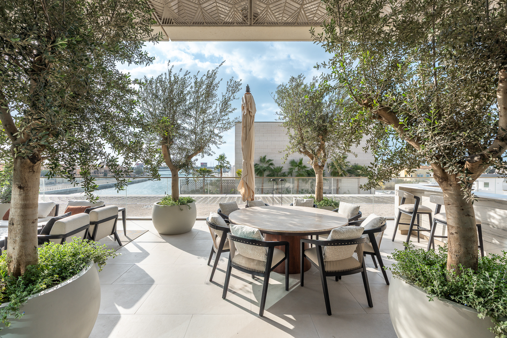 Обновлённый пентхаус Four Seasons с частным бассейном в Джумейра, Дубай