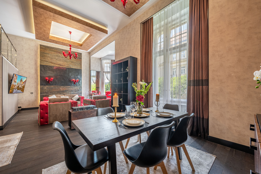 Stunning Luxury Apartment with Parliament Views