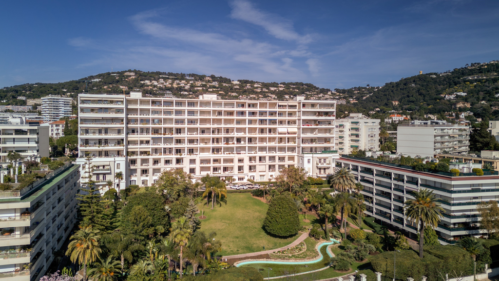 78 sqm apartment with panoramic sea view and terrace in Cannes Montfleury