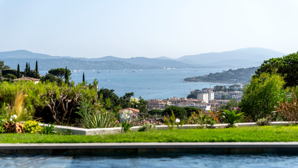 Sainte Maxime contemporary villa for sale with sea views, heated swimming pool …