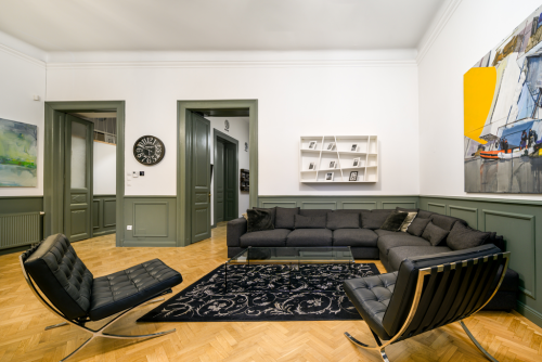 Fully Furnished Family-Friendly Apartment with Private Garden 42528
