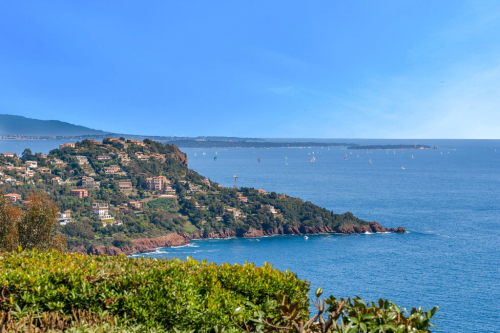 For sale – Elegant villa with panoramic sea and Estérel hills views, Le Trayas 41920