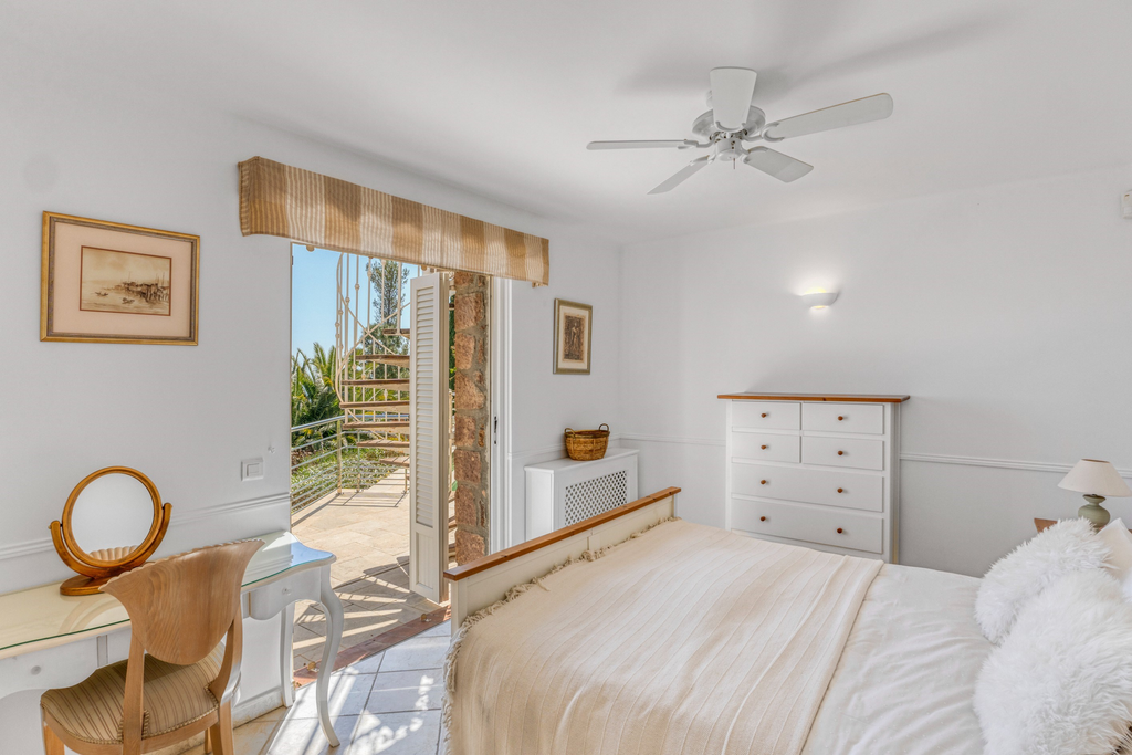 For sale – Elegant villa with panoramic sea and Estérel hills views, Le Trayas